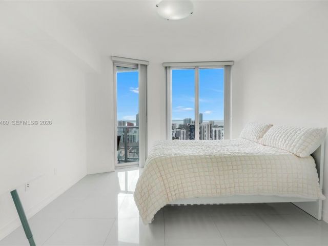 1-bedroom condo for sale in Miami - 185 SW 7th St 3508 - MondialRealty