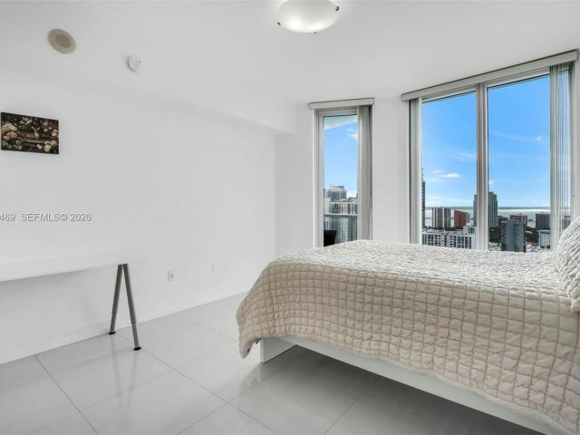 1-bedroom condo for sale in Miami - 185 SW 7th St 3508 - MondialRealty