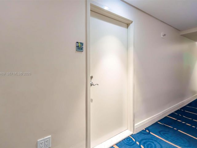 1-bedroom condo for sale in Miami - 185 SW 7th St 3508 - MondialRealty