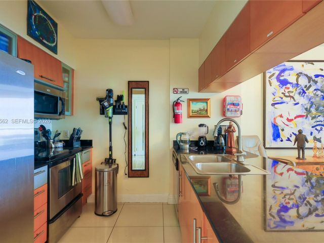 Apartment for rent  Unit #1711 - photo 7442119