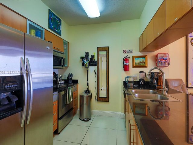 Apartment for rent  Unit #1711 - photo 7442120