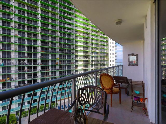 Apartment for rent  Unit #1711 - photo 7442122