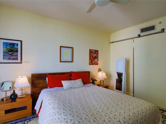 Apartment for rent  Unit #1711 - photo 7442126