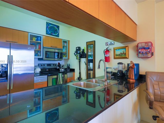 Apartment for rent  Unit #1711 - photo 7442129