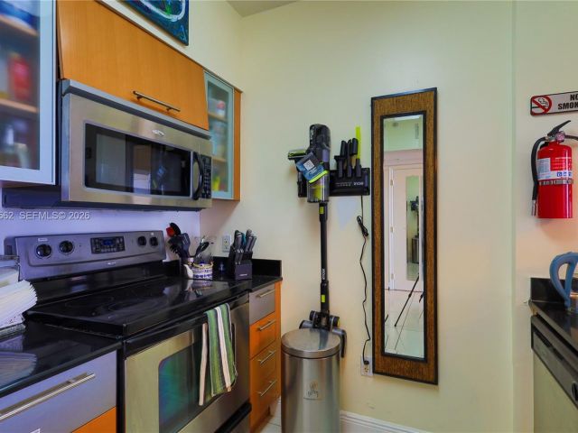 Apartment for rent  Unit #1711 - photo 7442130