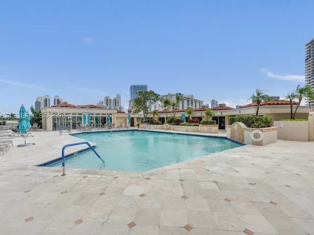 3-bedroom condo for sale in Aventura - 19667 Turnberry Way 12F - MondialRealty