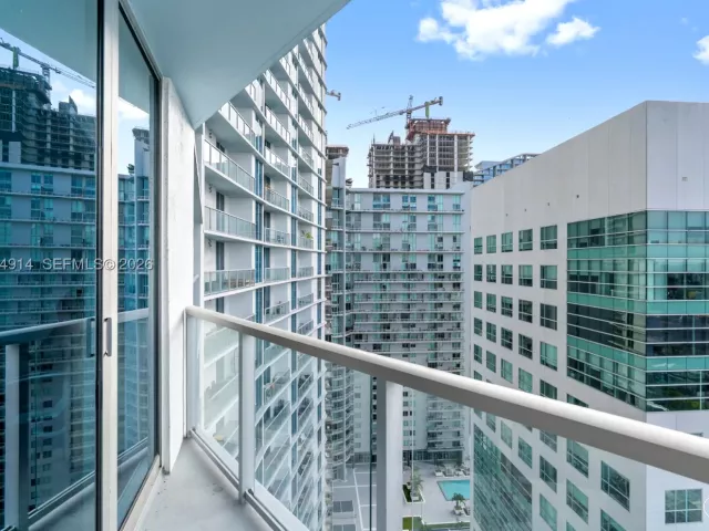 2-bedroom condo for sale in Miami - 185 SW 7th St 2702 - MondialRealty