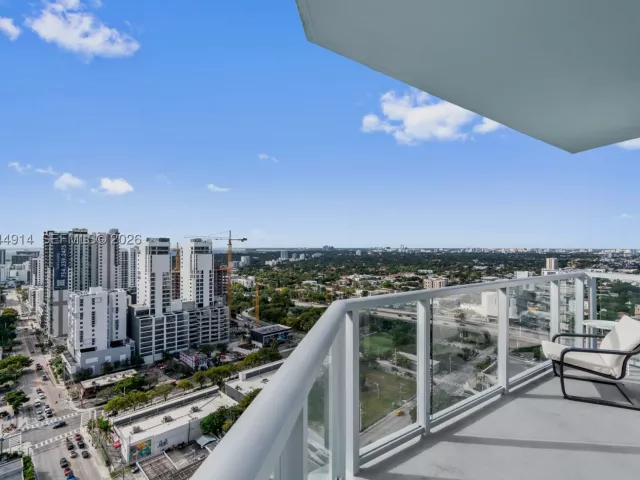 2-bedroom condo for sale in Miami - 185 SW 7th St 2702 - MondialRealty