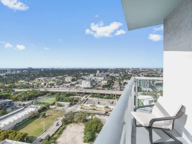 2-bedroom condo for sale in Miami - 185 SW 7th St 2702 - MondialRealty