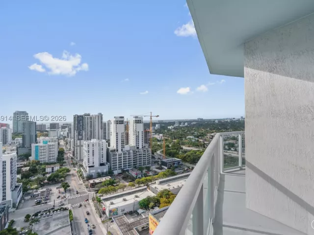 2-bedroom condo for sale in Miami - 185 SW 7th St 2702 - MondialRealty