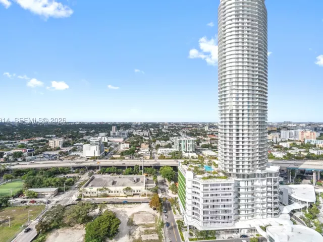 2-bedroom condo for sale in Miami - 185 SW 7th St 2702 - MondialRealty