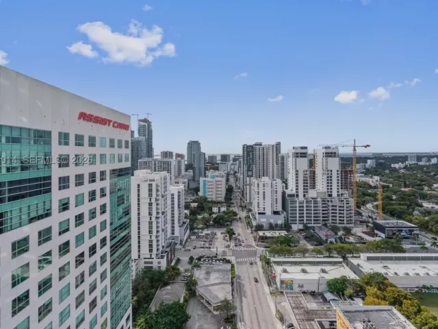 2-bedroom condo for sale in Miami - 185 SW 7th St 2702 - MondialRealty