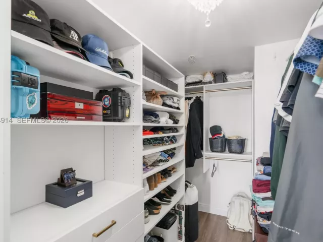 2-bedroom condo for sale in Miami - 185 SW 7th St 2702 - MondialRealty