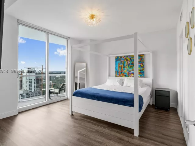2-bedroom condo for sale in Miami - 185 SW 7th St 2702 - MondialRealty