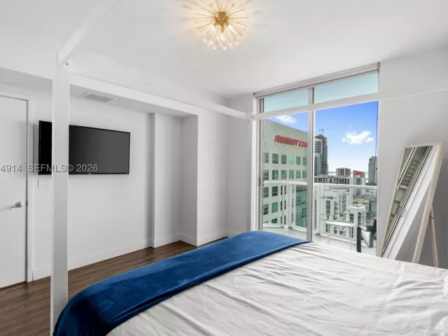 2-bedroom condo for sale in Miami - 185 SW 7th St 2702 - MondialRealty