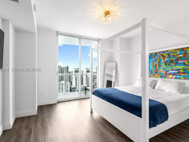 2-bedroom condo for sale in Miami - 185 SW 7th St 2702 - MondialRealty