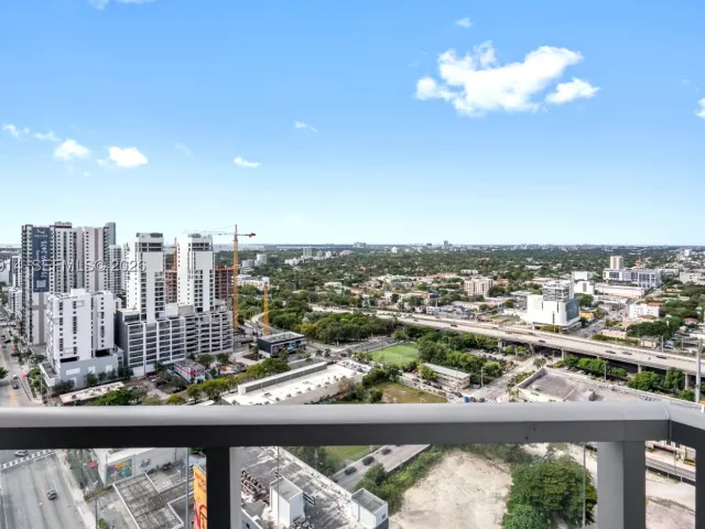 2-bedroom condo for sale in Miami - 185 SW 7th St 2702 - MondialRealty