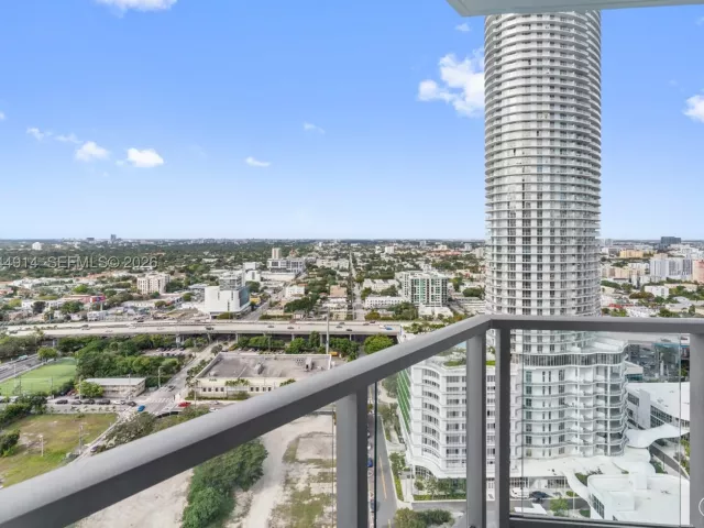2-bedroom condo for sale in Miami - 185 SW 7th St 2702 - MondialRealty