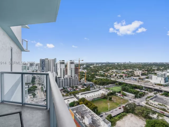 2-bedroom condo for sale in Miami - 185 SW 7th St 2702 - MondialRealty
