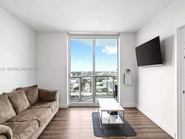 2-bedroom condo for sale in Miami - 185 SW 7th St 2702 - MondialRealty