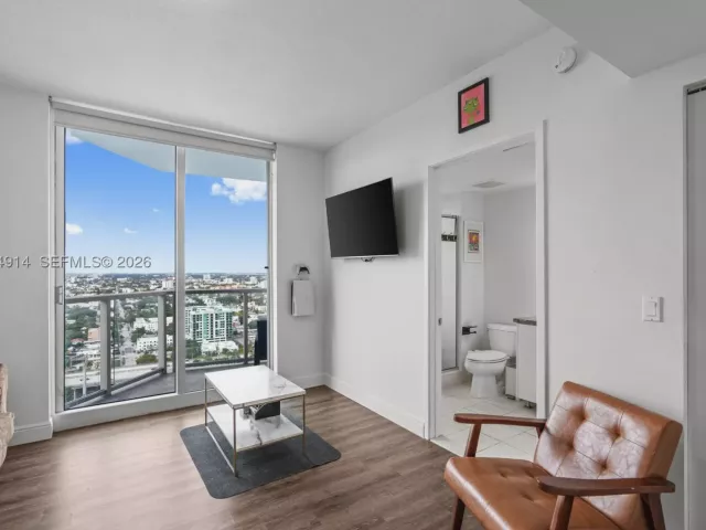 2-bedroom condo for sale in Miami - 185 SW 7th St 2702 - MondialRealty