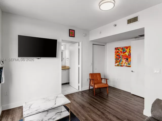 2-bedroom condo for sale in Miami - 185 SW 7th St 2702 - MondialRealty