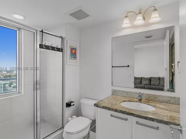 2-bedroom condo for sale in Miami - 185 SW 7th St 2702 - MondialRealty