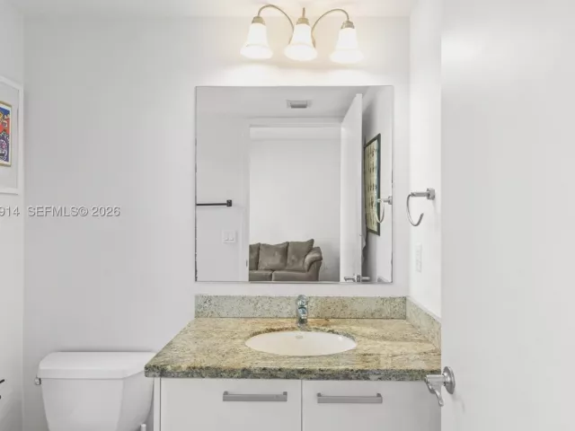 2-bedroom condo for sale in Miami - 185 SW 7th St 2702 - MondialRealty