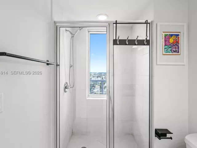 2-bedroom condo for sale in Miami - 185 SW 7th St 2702 - MondialRealty
