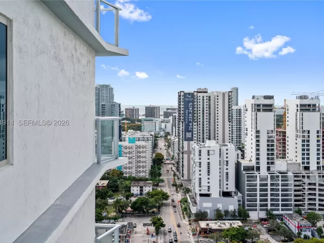 2-bedroom condo for sale in Miami - 185 SW 7th St 2702 - MondialRealty