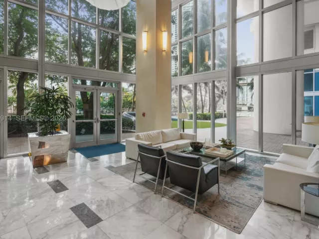 2-bedroom condo for sale in Miami - 185 SW 7th St 2702 - MondialRealty