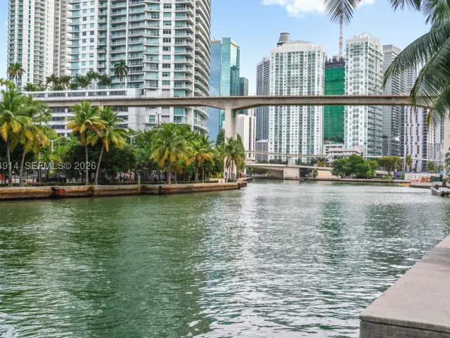 2-bedroom condo for sale in Miami - 185 SW 7th St 2702 - MondialRealty