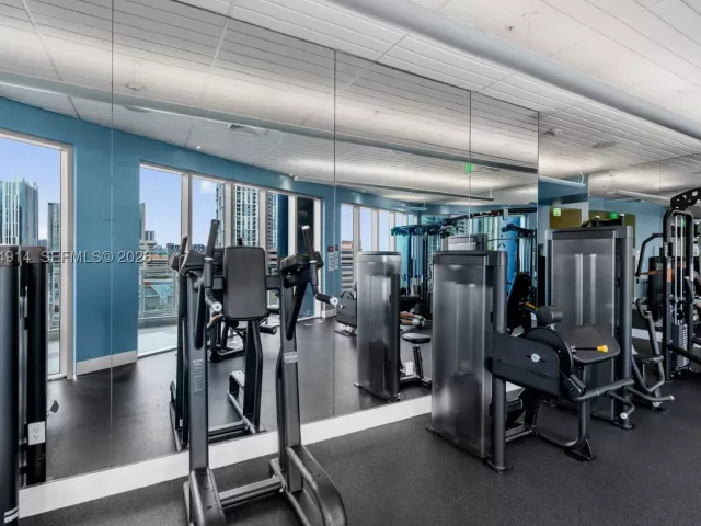 2-bedroom condo for sale in Miami - 185 SW 7th St 2702 - MondialRealty