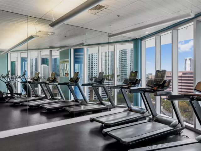 2-bedroom condo for sale in Miami - 185 SW 7th St 2702 - MondialRealty