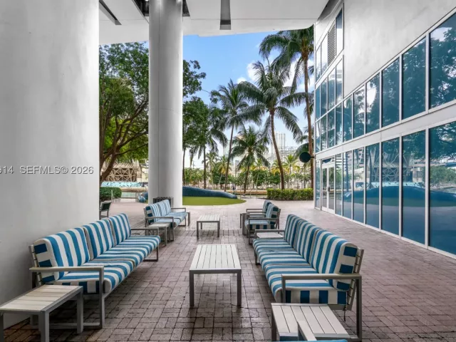 2-bedroom condo for sale in Miami - 185 SW 7th St 2702 - MondialRealty