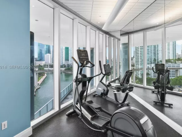 2-bedroom condo for sale in Miami - 185 SW 7th St 2702 - MondialRealty