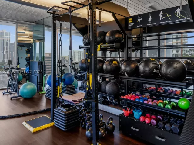 2-bedroom condo for sale in Miami - 185 SW 7th St 2702 - MondialRealty
