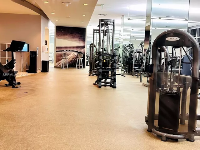 2-bedroom condo for rent in Bal Harbour - 10275 Collins Ave 1520 - MondialRealty