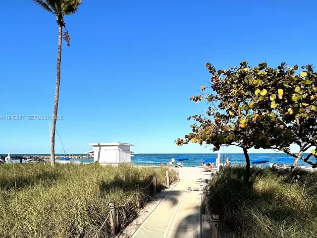 2-bedroom condo for rent in Bal Harbour - 10275 Collins Ave 1520 - MondialRealty