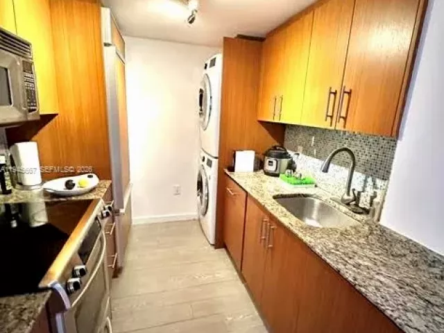 2-bedroom condo for rent in Bal Harbour - 10275 Collins Ave 1520 - MondialRealty