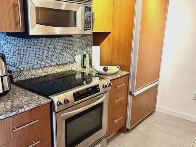 2-bedroom condo for rent in Bal Harbour - 10275 Collins Ave 1520 - MondialRealty