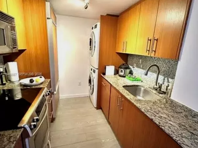 2-bedroom condo for rent in Bal Harbour - 10275 Collins Ave 1520 - MondialRealty