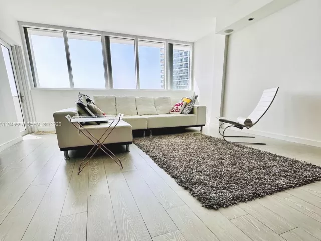 2-bedroom condo for rent in Bal Harbour - 10275 Collins Ave 1520 - MondialRealty