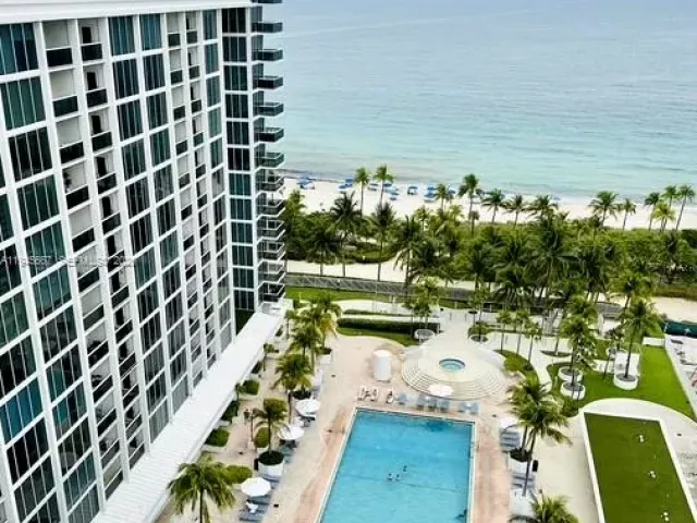2-bedroom condo for rent in Bal Harbour - 10275 Collins Ave 1520 - MondialRealty