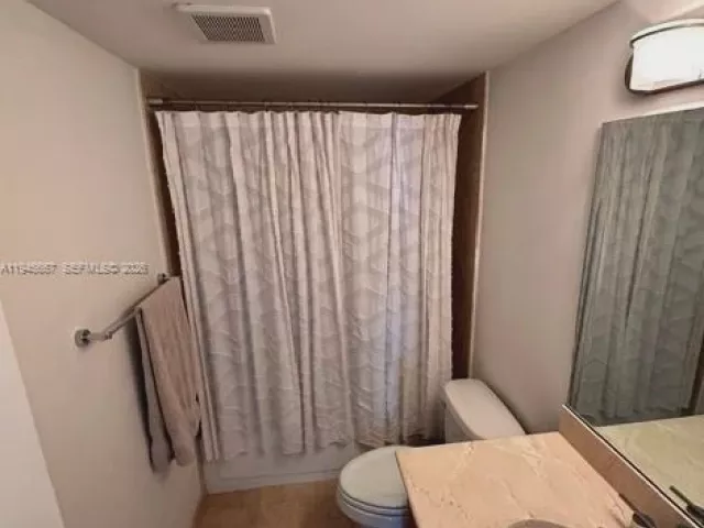 2-bedroom condo for rent in Bal Harbour - 10275 Collins Ave 1520 - MondialRealty