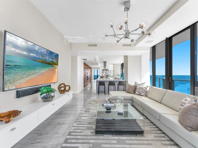 4-bedroom condo for sale in Sunny Isles Beach - 19575 Collins Ave 12 - MondialRealty