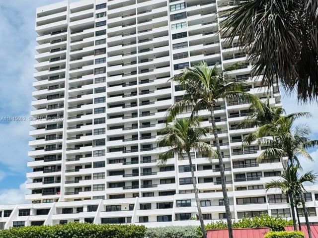 Apartment for rent  Unit #1710 - photo 7127594