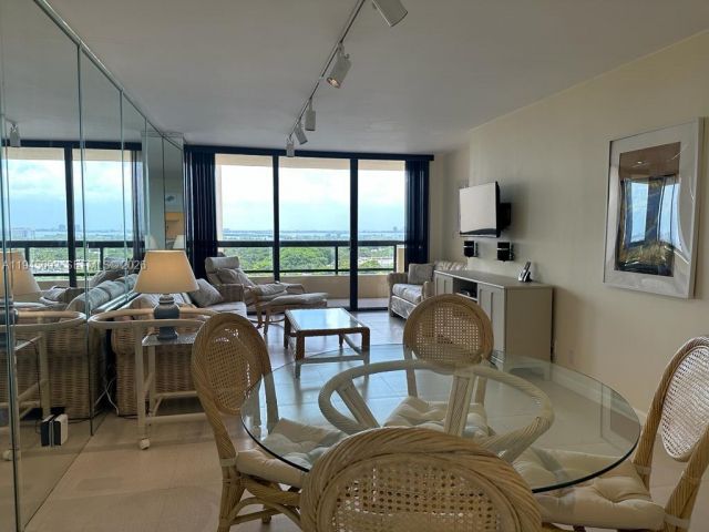 Apartment for rent  Unit #1710 - photo 7127608