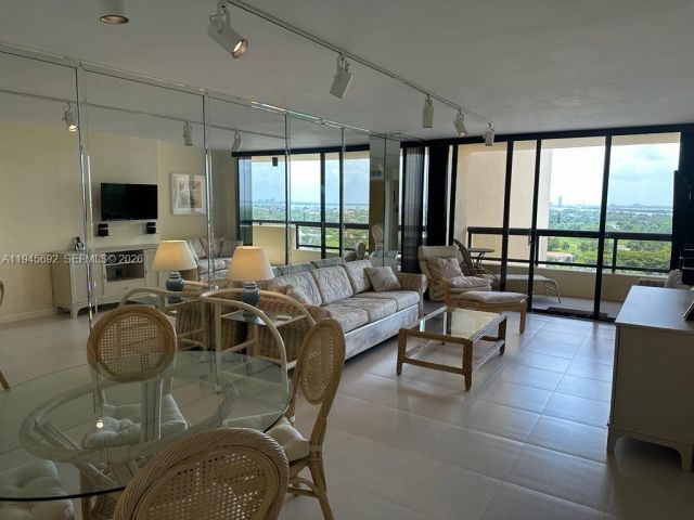 Apartment for rent  Unit #1710 - photo 7127609