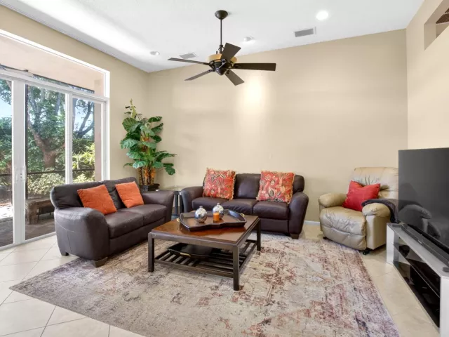 4-bedroom home for sale in Delray Beach - 6959 Imperial Beach Circle - MondialRealty